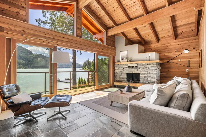 9249 LAKESHORE DRIVE - photo 4 of 25