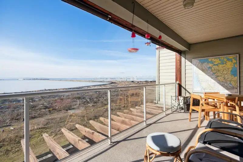 210 1120 TSATSU SHORES DRIVE - photo 1 of 30