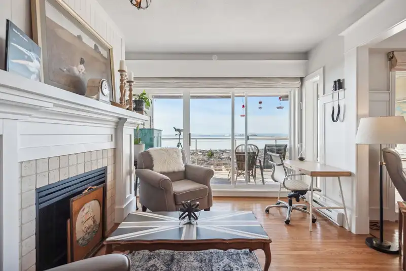 210 1120 TSATSU SHORES DRIVE - photo 4 of 30