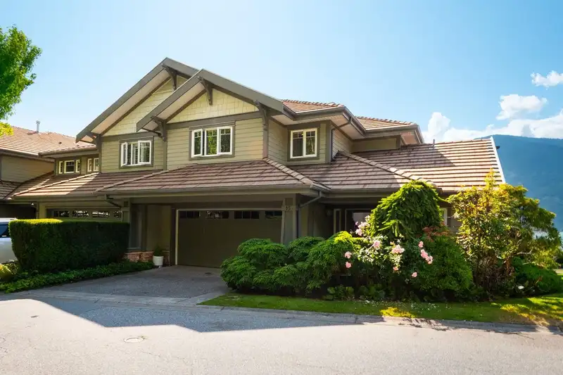 15 BEACH DRIVE - photo 2 of 40