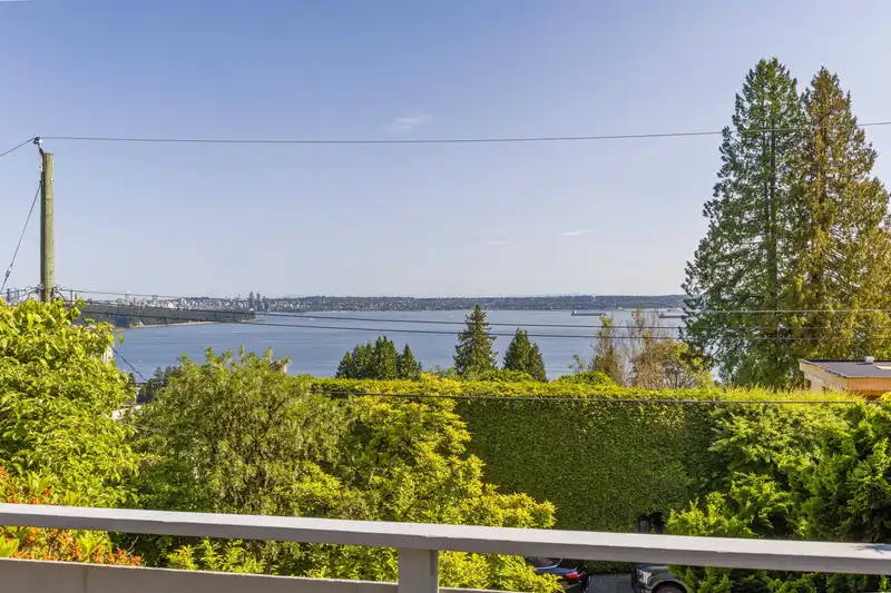 2575 QUEENS AVENUE - photo 2 of 40