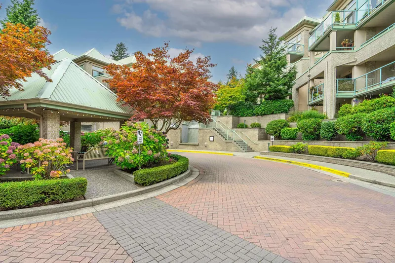 401 301 MAUDE ROAD - photo 1 of 25