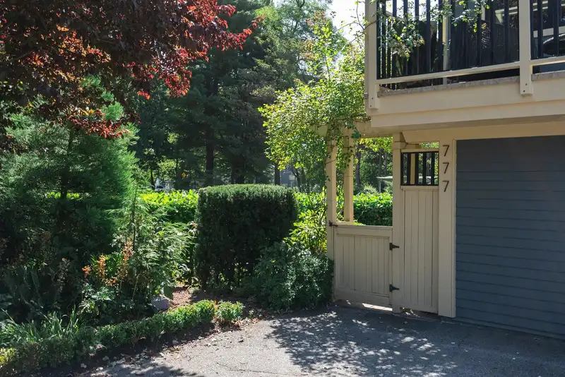 777 PRIOR STREET - photo 3 of 40
