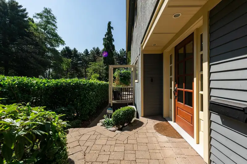777 PRIOR STREET - photo 4 of 40