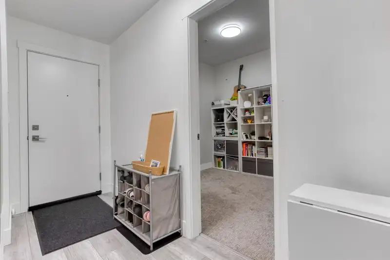 511 9689 140 STREET - photo 3 of 19