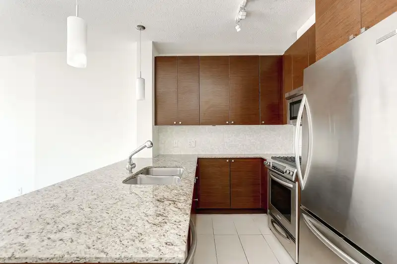 709 110 BREW STREET - photo 3 of 22