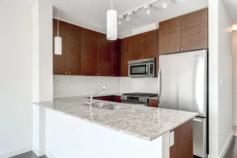 709 110 BREW STREET - photo 4 of 22