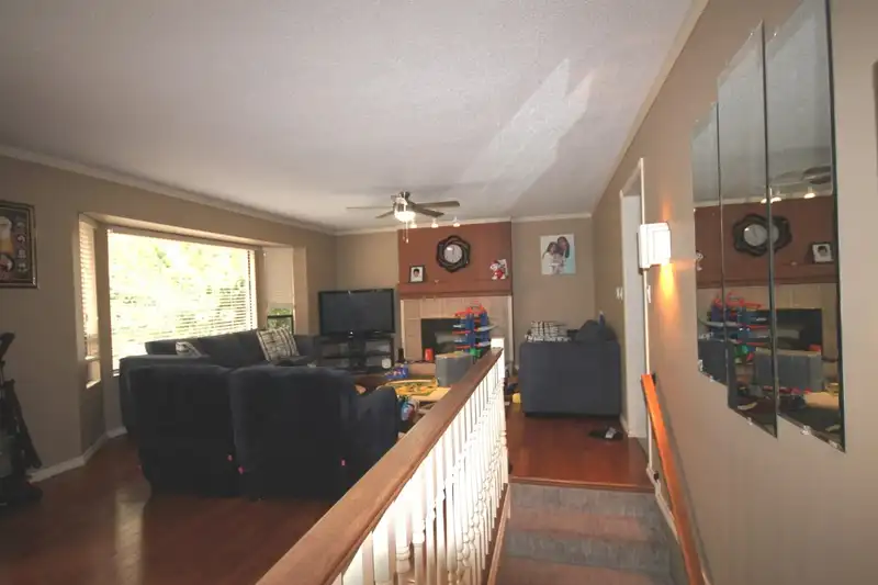 18222 58B AVENUE - photo 4 of 12
