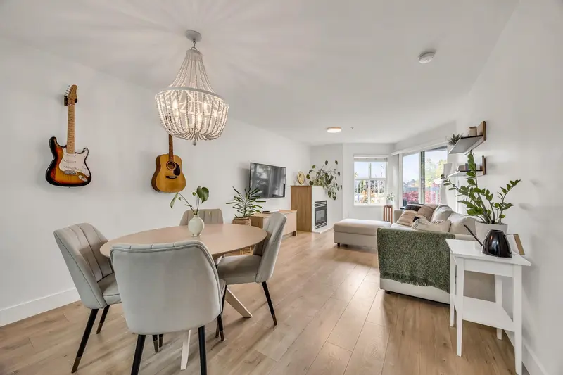 213 3038 E KENT AVENUE SOUTH - photo 1 of 25