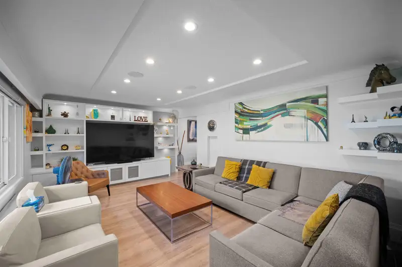 6978 MCKINNON STREET - photo 2 of 25