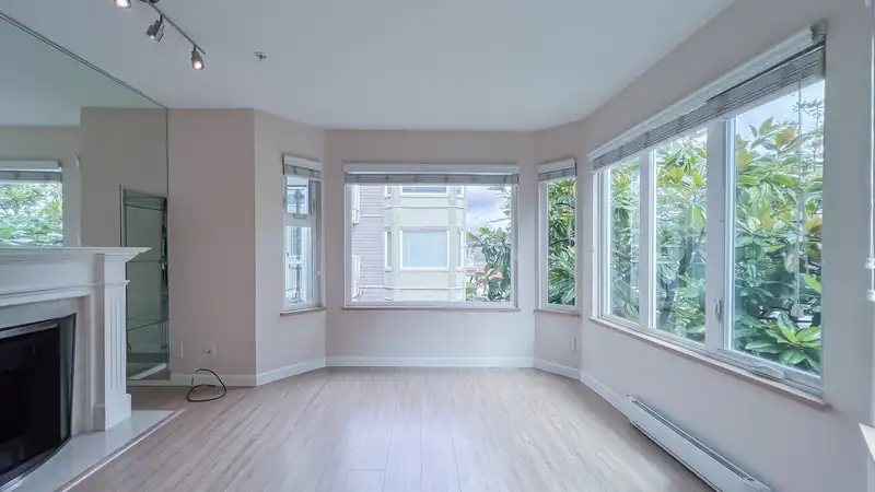 731 W 7TH AVENUE - photo 3 of 17