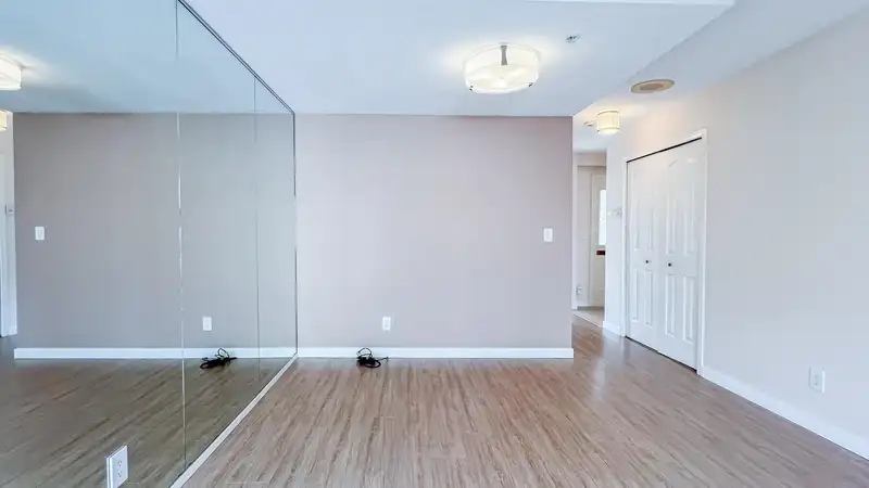 731 W 7TH AVENUE - photo 4 of 17