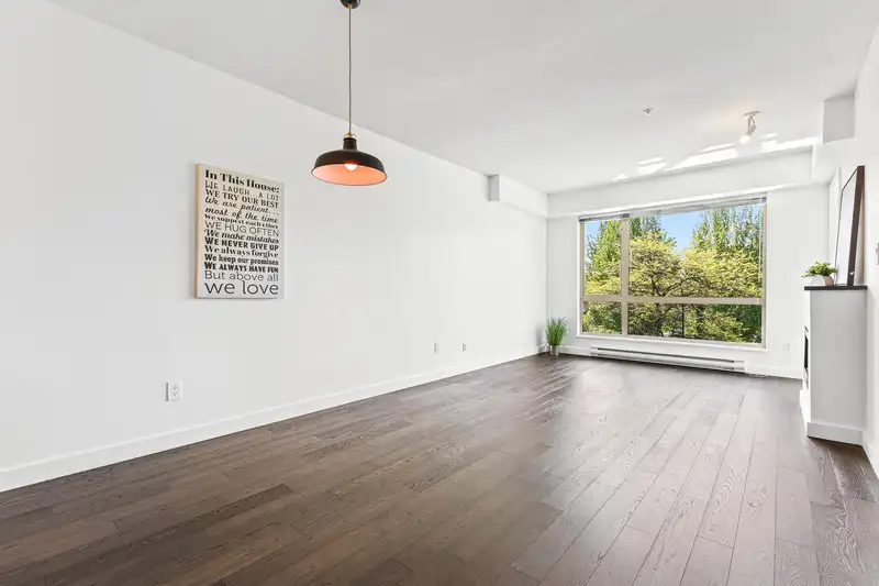 303 1330 MARINE DRIVE - photo 4 of 23