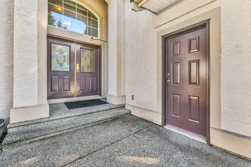 10918 164 STREET - photo 3 of 15