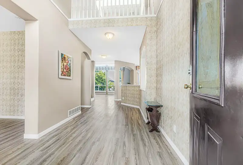 10918 164 STREET - photo 4 of 15