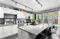 29 33293 E BOURQUIN CRESCENT - thumbnail 6