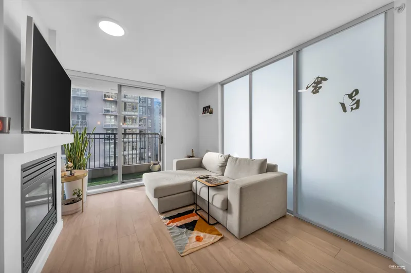 1001 989 RICHARDS STREET - photo 1 of 22