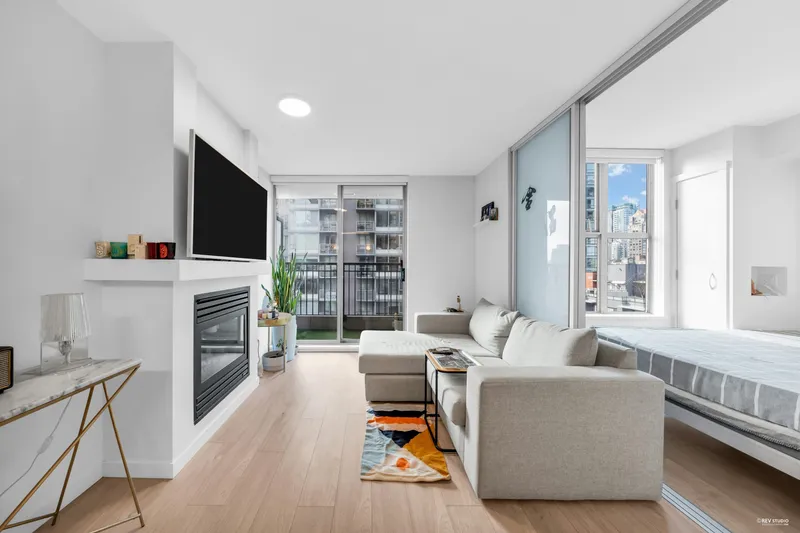 1001 989 RICHARDS STREET - photo 2 of 22