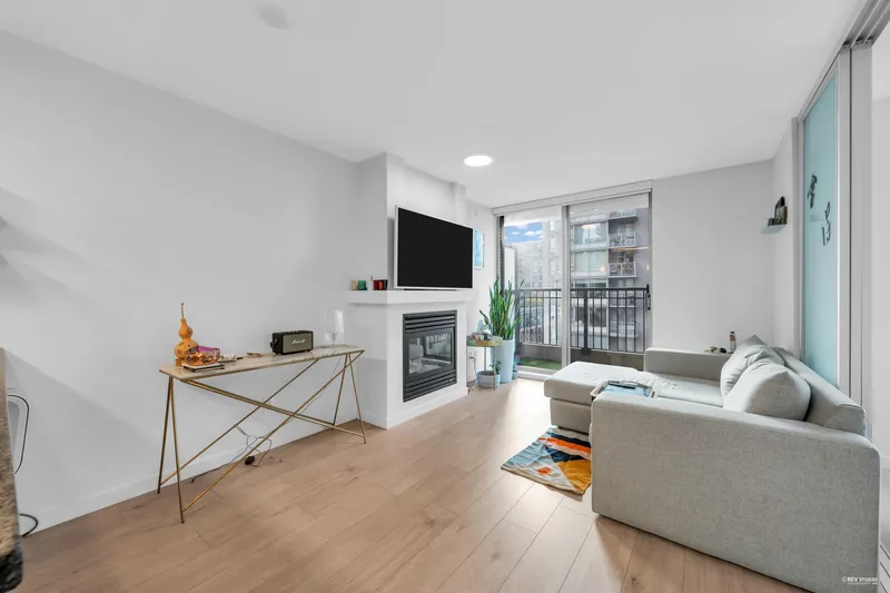 1001 989 RICHARDS STREET - photo 3 of 22