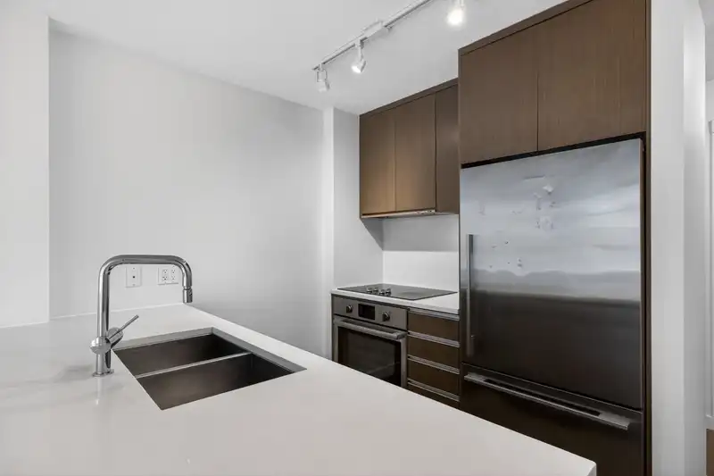 606 1009 HARWOOD STREET - photo 3 of 35