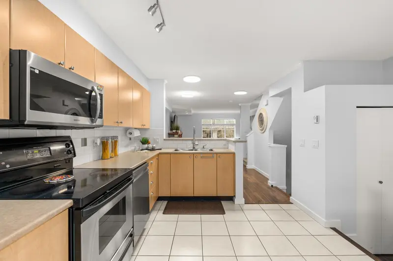 7 15233 34TH AVENUE - photo 4 of 25