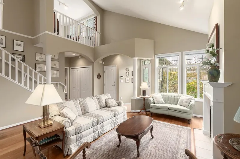 74 14909 32 AVENUE - photo 1 of 25