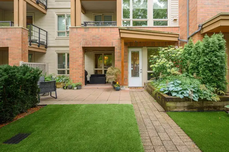 112 2601 WHITELEY COURT - photo 1 of 36