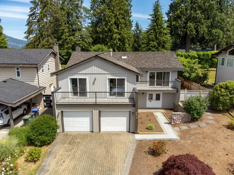 204 EDWARD CRESCENT - photo 1 of 40