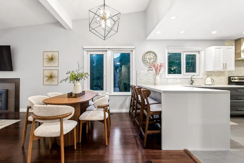 1614 LYNN VALLEY ROAD - photo 4 of 25