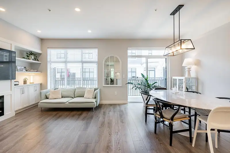 11 20327 72B AVENUE - photo 3 of 35