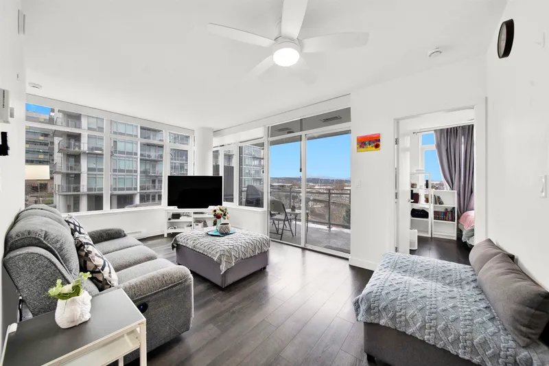 307 200 NELSON'S CRESCENT - photo 1 of 25