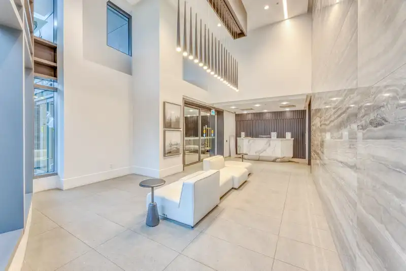 1307 450 WESTVIEW STREET - photo 4 of 20