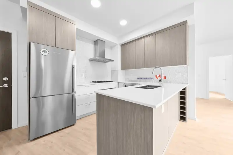 PH33 6283 KINGSWAY - photo 1 of 18