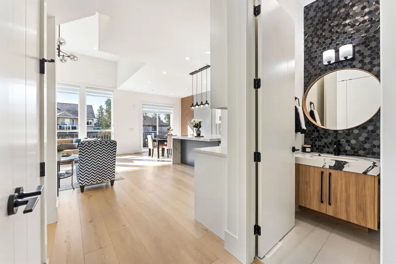 2472 GLENWOOD AVENUE - photo 3 of 25