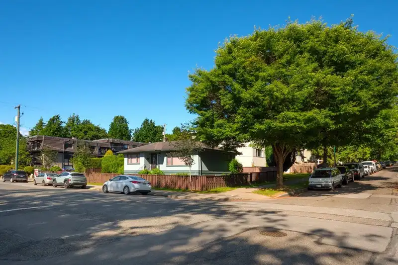 106 N TEMPLETON DRIVE - photo 4 of 23