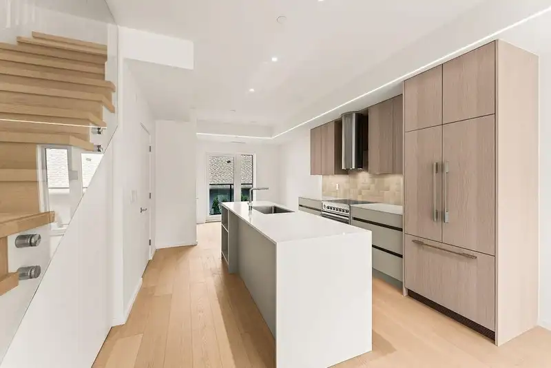 4526 HEATHER STREET - photo 2 of 40