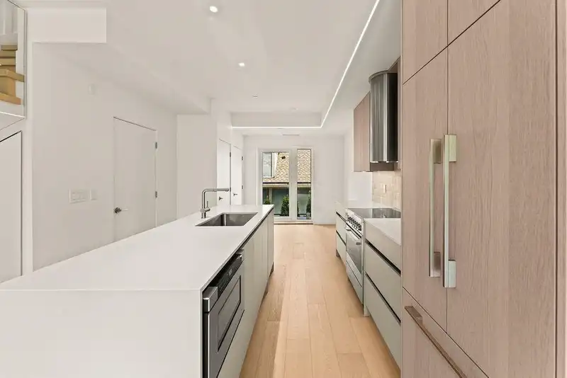 4526 HEATHER STREET - photo 3 of 40