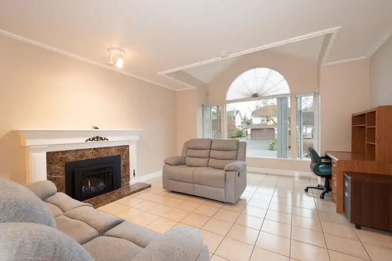 6081 185B STREET - photo 4 of 34