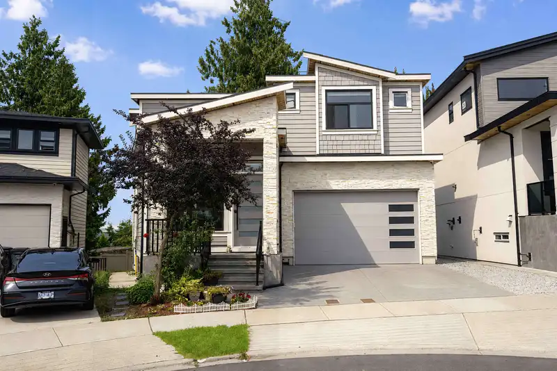 6342 150A STREET - photo 2 of 37