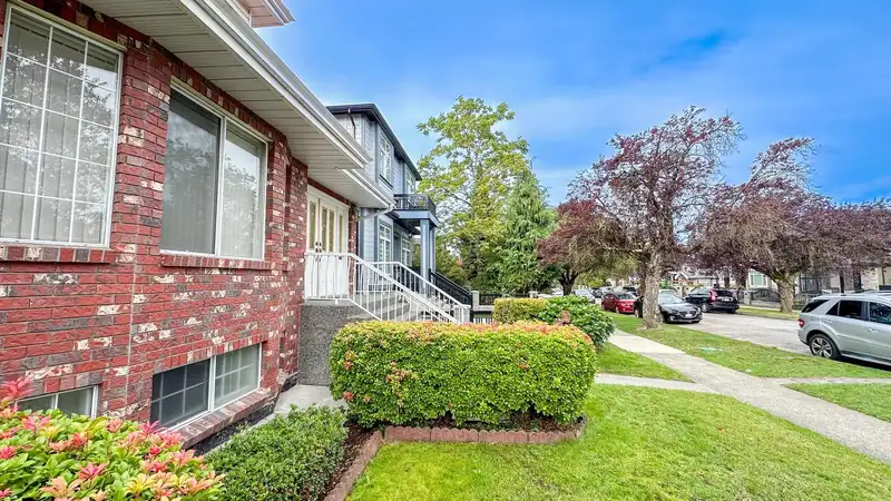 1060 E 50TH AVENUE - photo 2 of 35