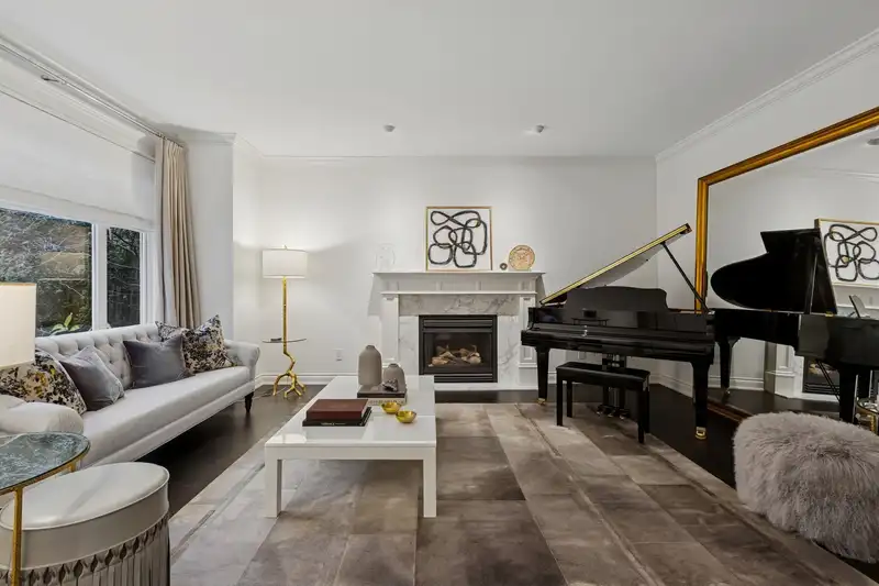 4081 WOODBURY AVENUE - photo 3 of 40