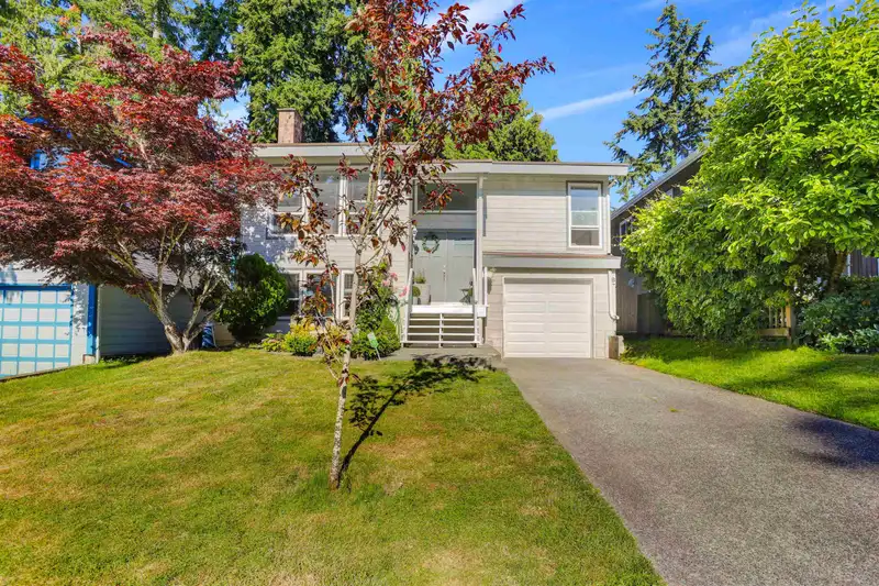 11900 STAPLES CRESCENT - photo 2 of 31