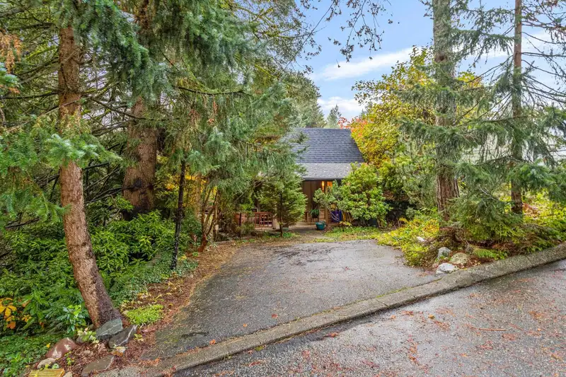 713 E ST. JAMES ROAD - photo 1 of 30