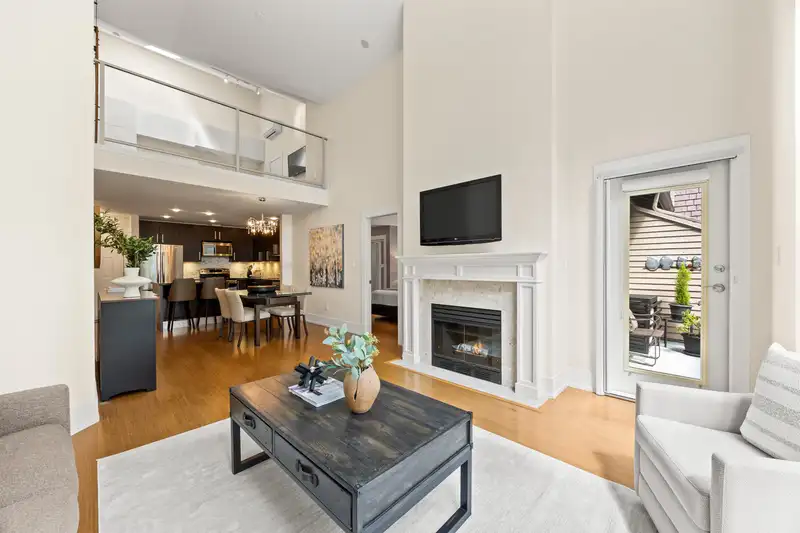306 1140 STRATHAVEN DRIVE - photo 1 of 37