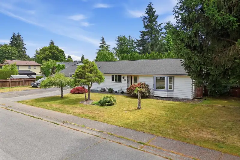 19660 35A AVENUE - photo 2 of 26