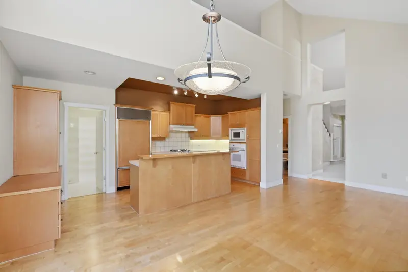 2 5900 FERRY ROAD - photo 3 of 25