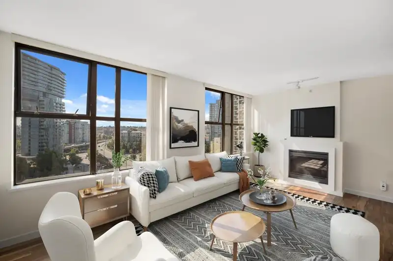 1004 989 BEATTY STREET - photo 1 of 19