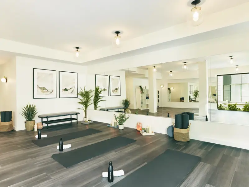 109 15730 FRASER HIGHWAY - photo 2 of 5