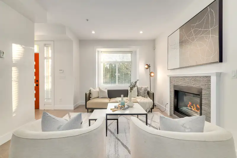 1815 E 15TH AVENUE - photo 3 of 27