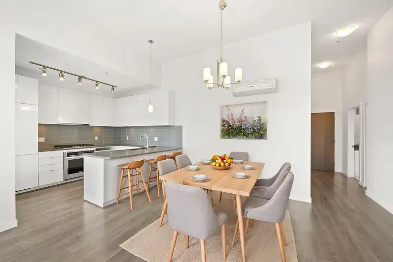 518 9311 ALEXANDRA ROAD - photo 2 of 38